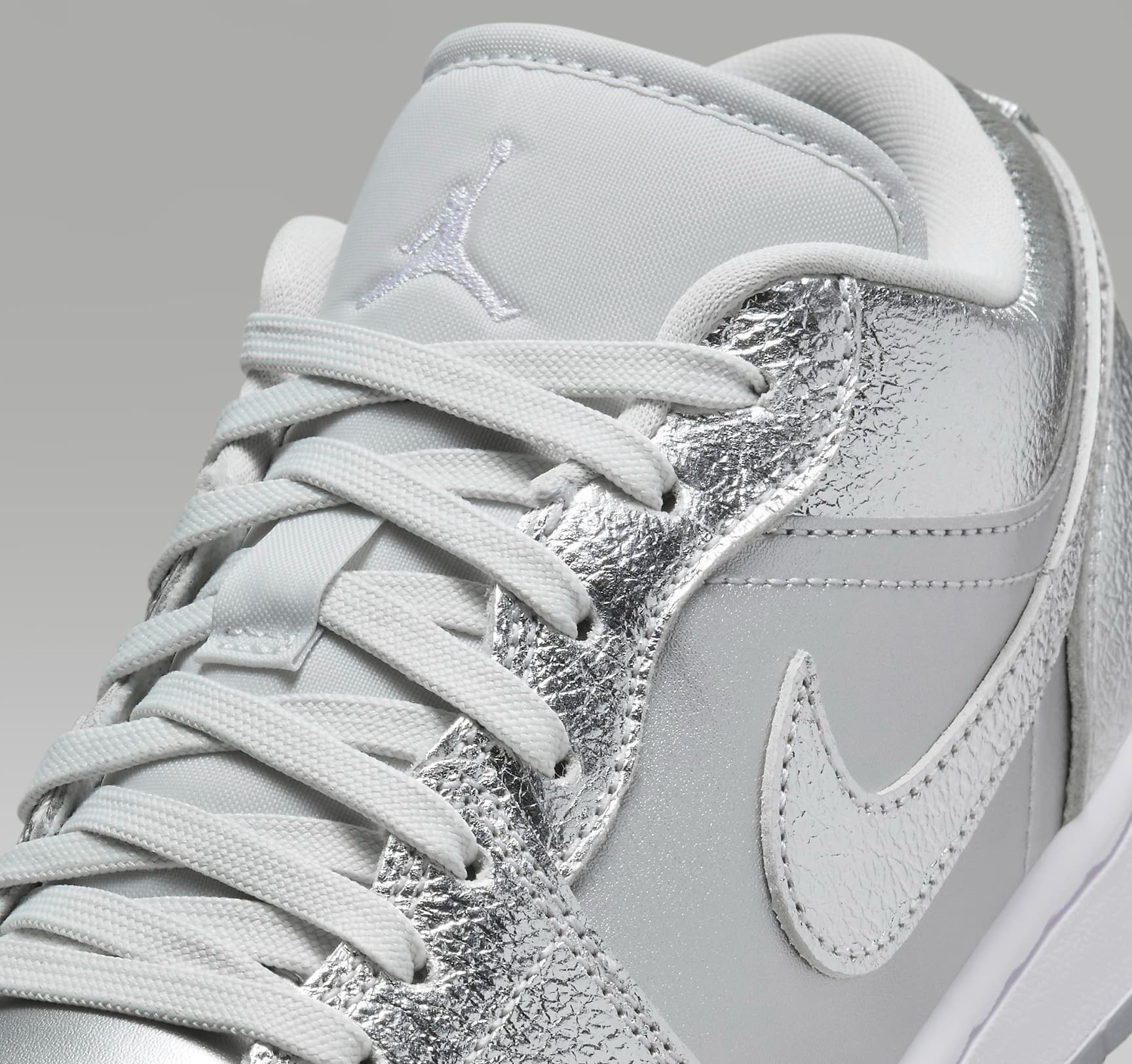 Alternative view of Giày Nike Air Jordan 1 Low SE 'Metallic Silver' FN5030-001