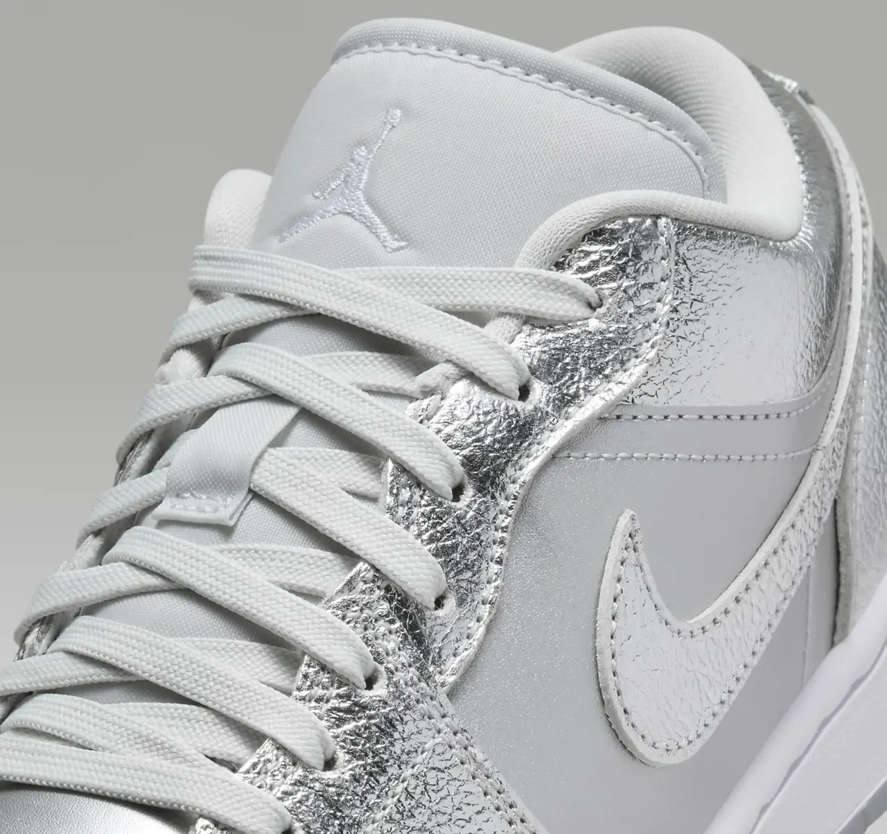 Alternative view of Giày Nike Air Jordan 1 Low SE 'Metallic Silver' FN5030-001