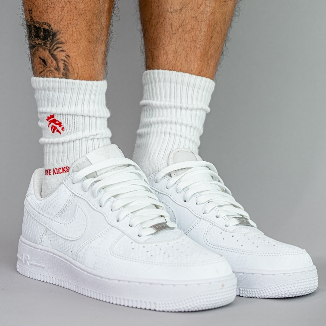 Alternative view of Giày Nike Air Force 1 Low 'Kobe Bryant Forever White' IB0018-100