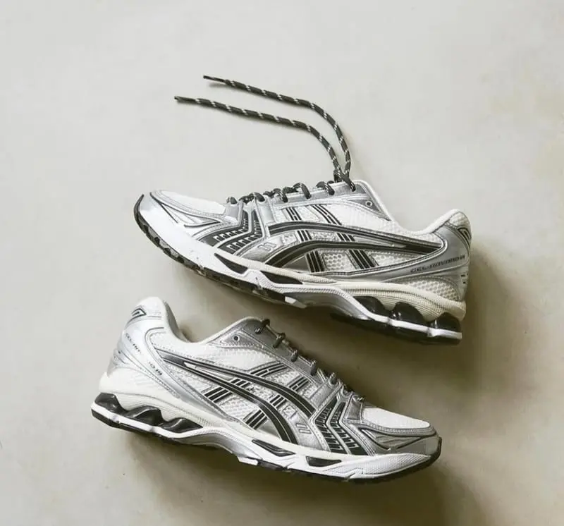 Alternative view of Giày Asics Gel-Kayano 14 x Kith 'Cream Scarab' 1203A566-100