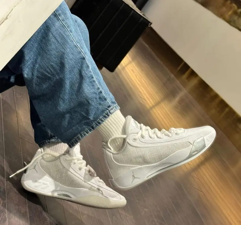 Alternative view of Giày Nike Air Jordan Luka .77 'Back To School' HF0819-100