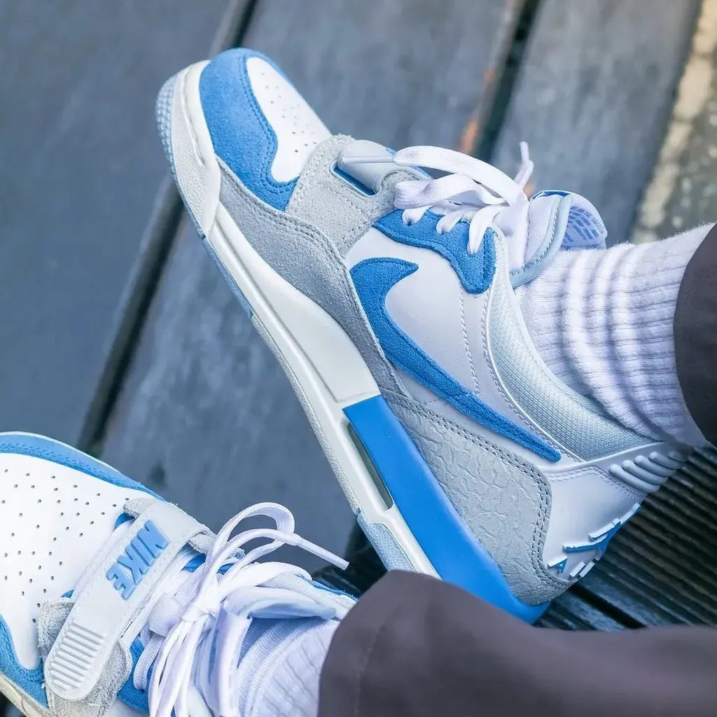 Alternative view of Giày Nike Air Jordan Legacy 312 Low GS 'White Legend Blue' CD9054-141