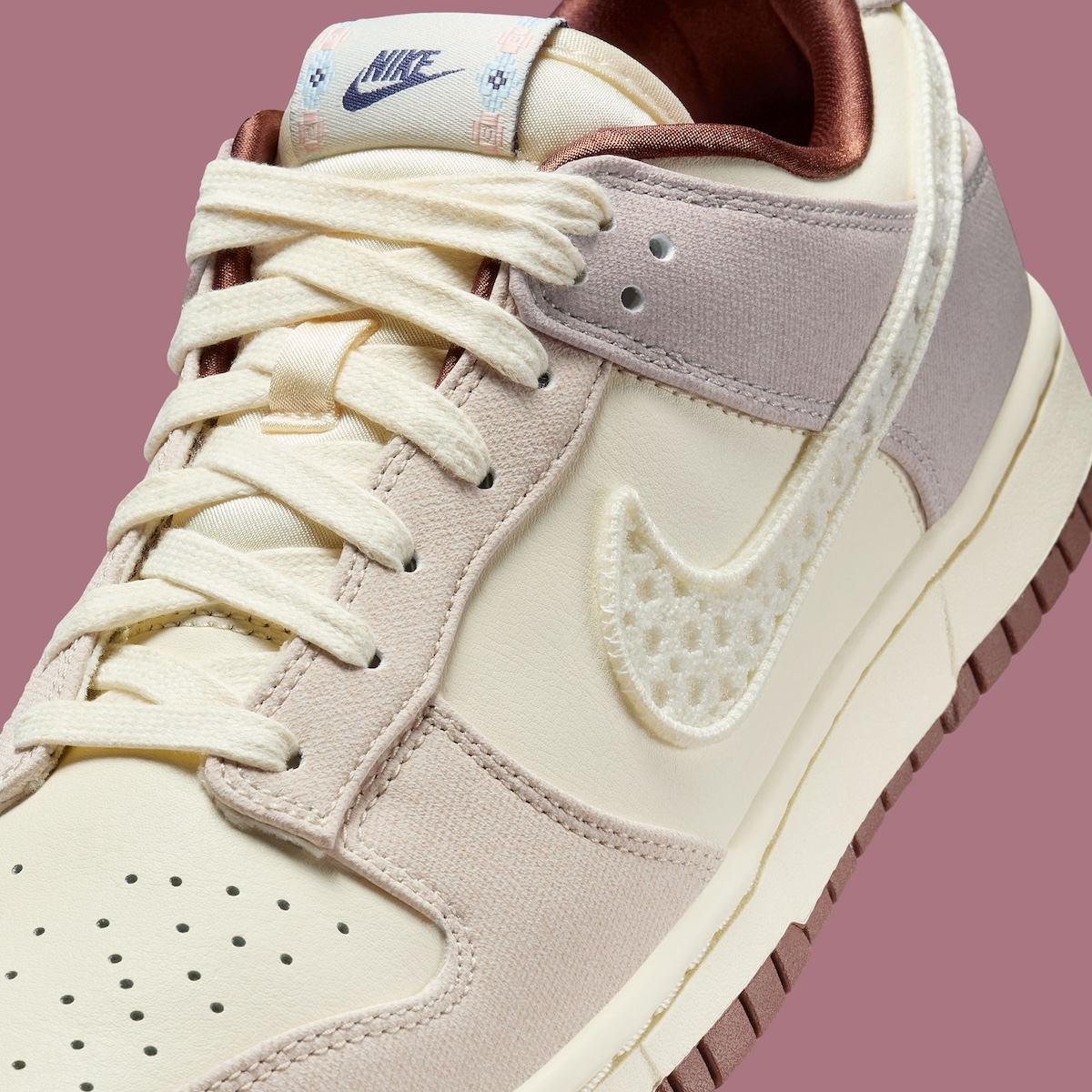 Alternative view of Giày Nike Dunk Low 'Crochet Swoosh' IH7353-010