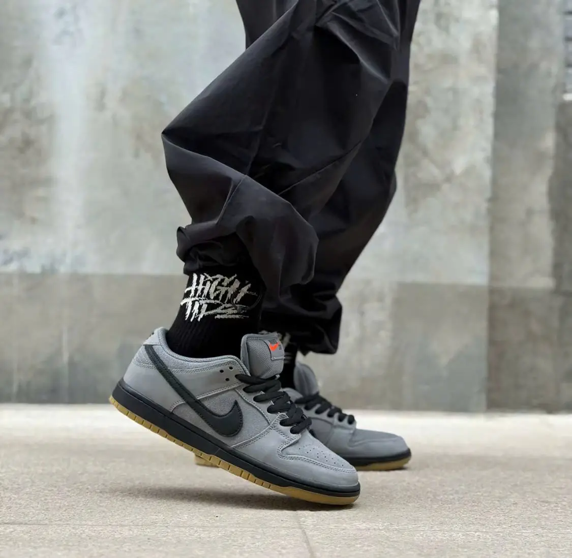Alternative view of Giày Nike SB Dunk Low Pro 'Cool Grey' FJ1674-002