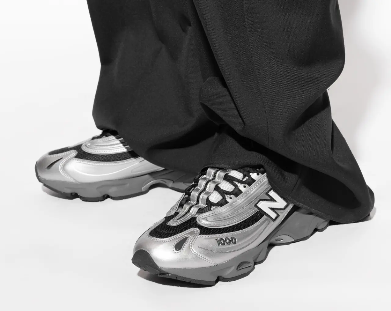 Alternative view of Giày New Balance 1000 'Black Silver Metallic' M1000EGR