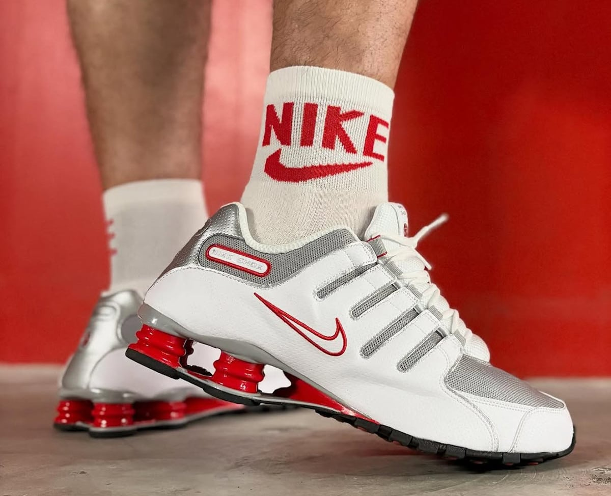 Alternative view of Giày Nike Shox NZ 'White Red Metallic Silver' 378341-104