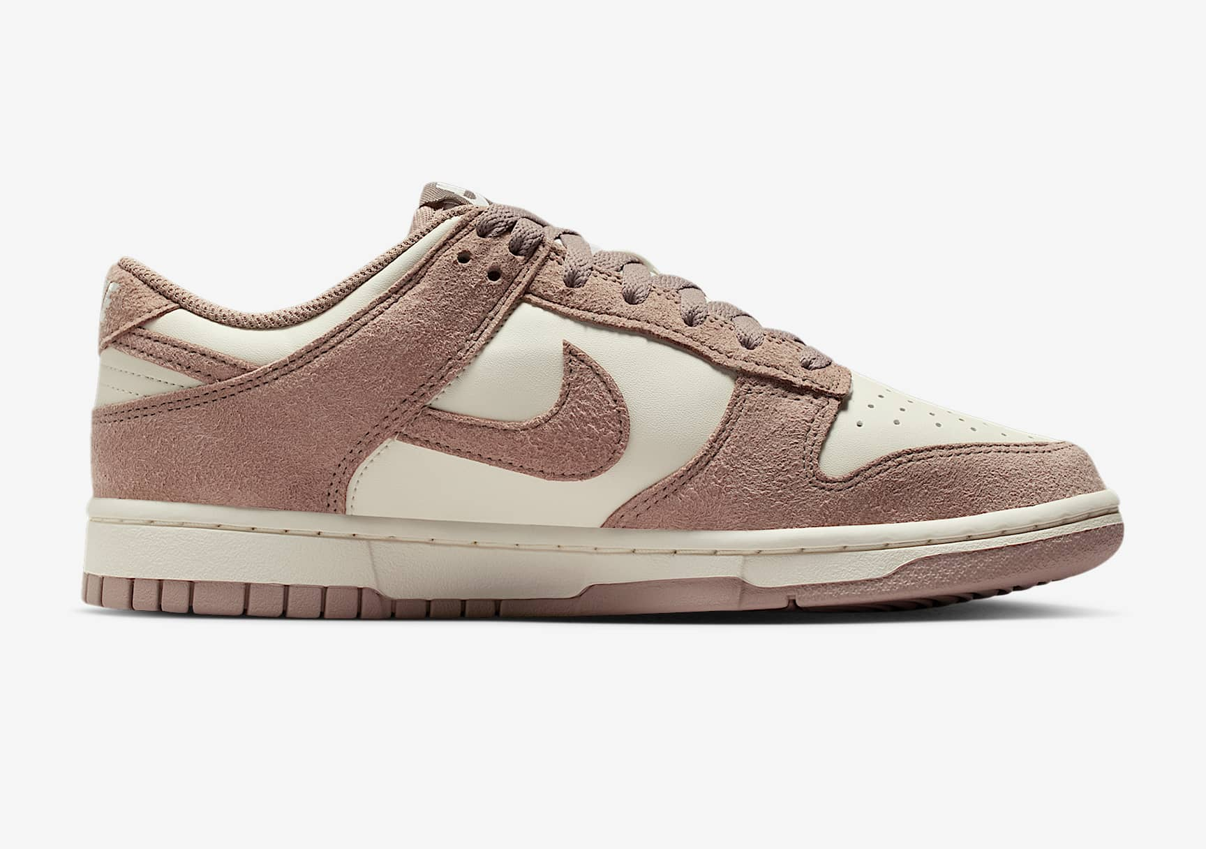 Alternative view of Giày Nike Dunk Low 'Malt Gold' IB4417-105