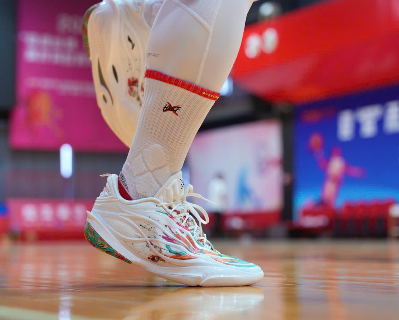 Alternative view of Giày Li-Ning Wade 808 5 Ultra V2 'Fireworks' ABAV045-2
