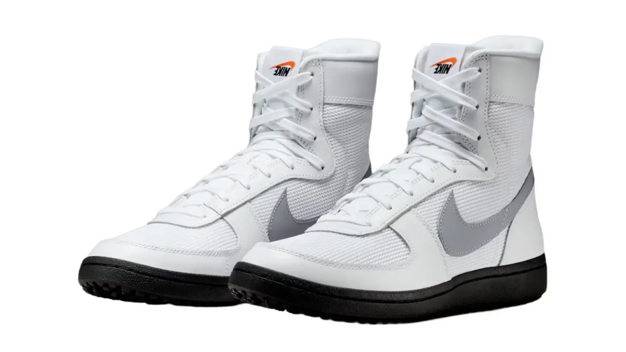 Hinh anh 4: Giay Nike va Converse phien ban Stranger Things mang phong cach thap nien 80, voi thiet ke goi nho den chieu khong gian 'Upside Down' cua bo phim.