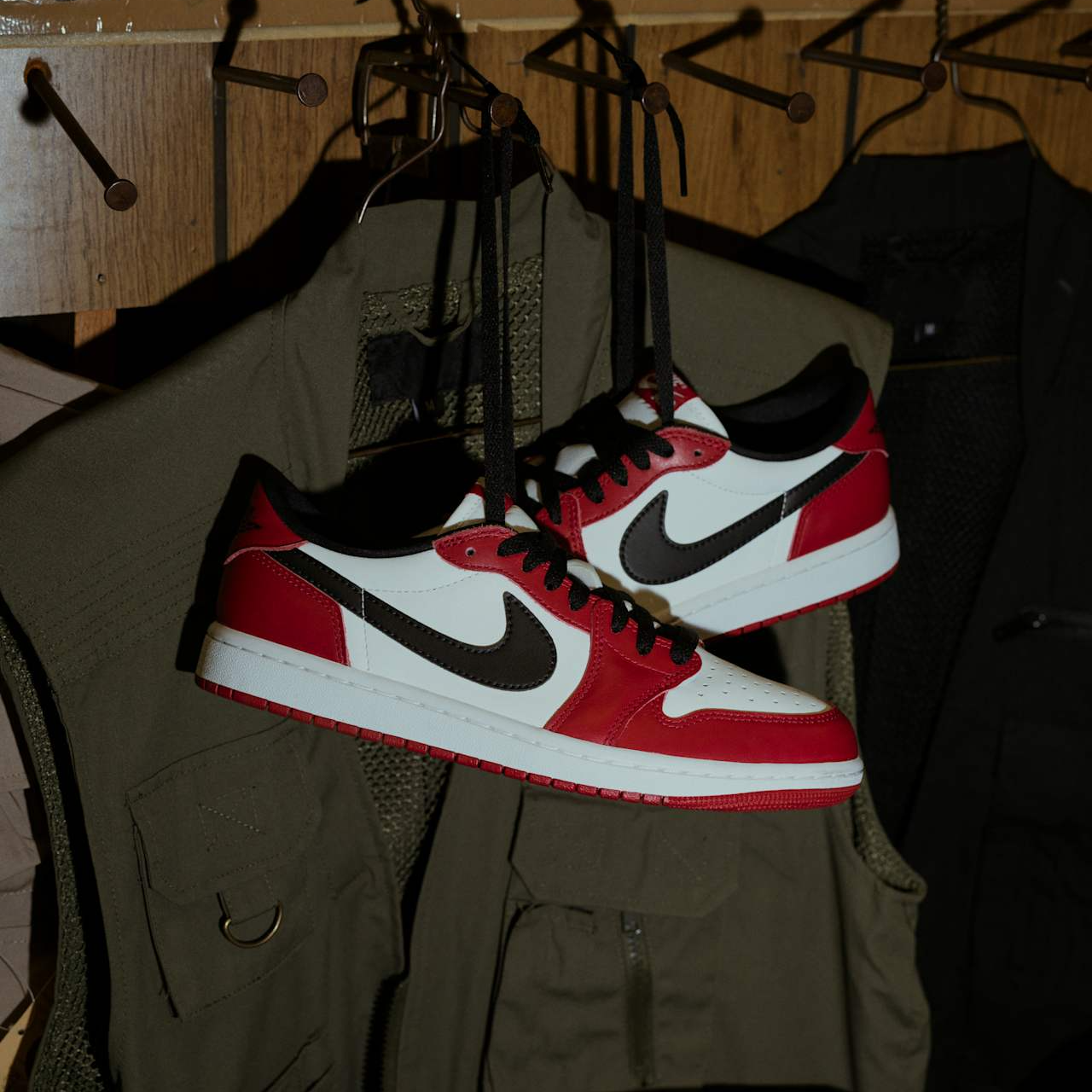 Giày Nike Air Jordan 1 Retro Low OG 'Chicago' HQ6998-600 - Ảnh 3