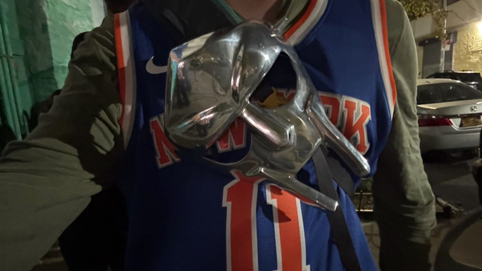 Hinh anh 6: Ao dau Knicks so 00 trong bo suu tap Metalface Hoops cua MF DOOM