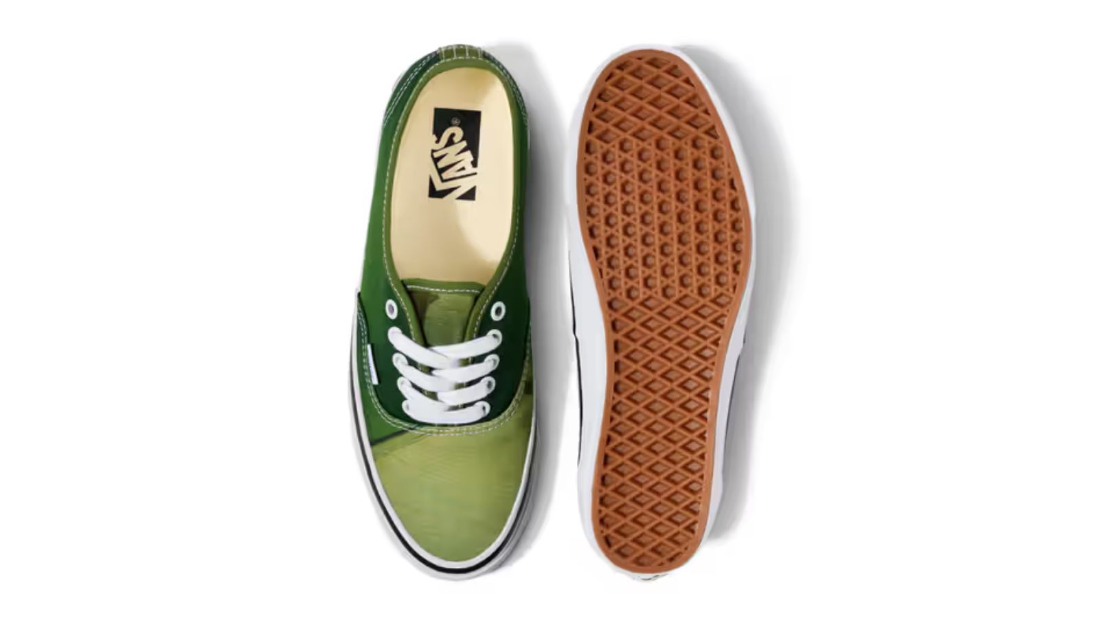 Hinh anh 3: Hinh anh doi giay Vans OTW x American Football Authentic 44 voi thiet ke bia album bieu tuong.