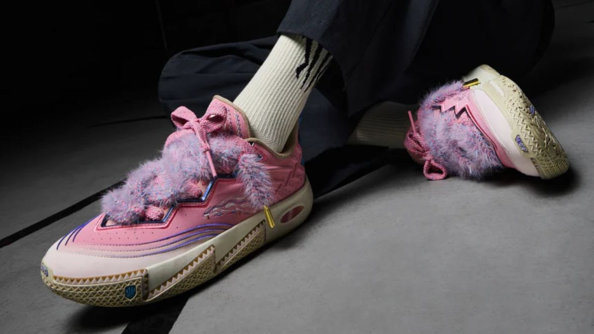 Hinh anh 1: Doi giay ANTA Kai 2 'Azurie' cua Kyrie Irving voi mau xanh ngoc, ton vinh con gai Azurie Elizabeth Irving.