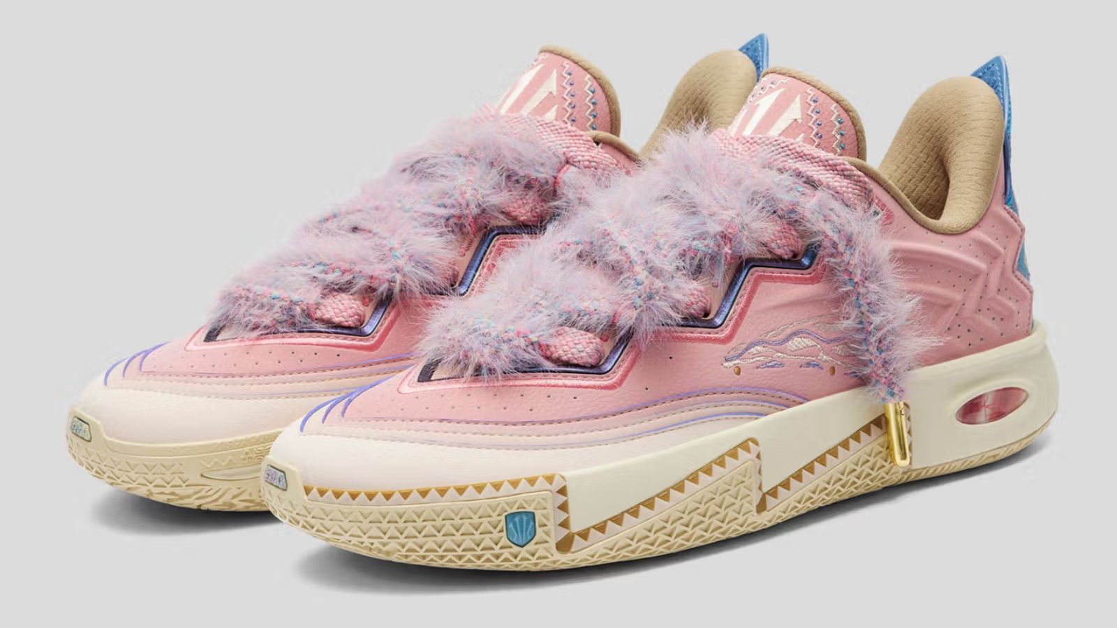 Hinh anh 3: Doi giay ANTA Kai 2 'Azurie' cua Kyrie Irving voi mau xanh ngoc, ton vinh con gai Azurie Elizabeth Irving.