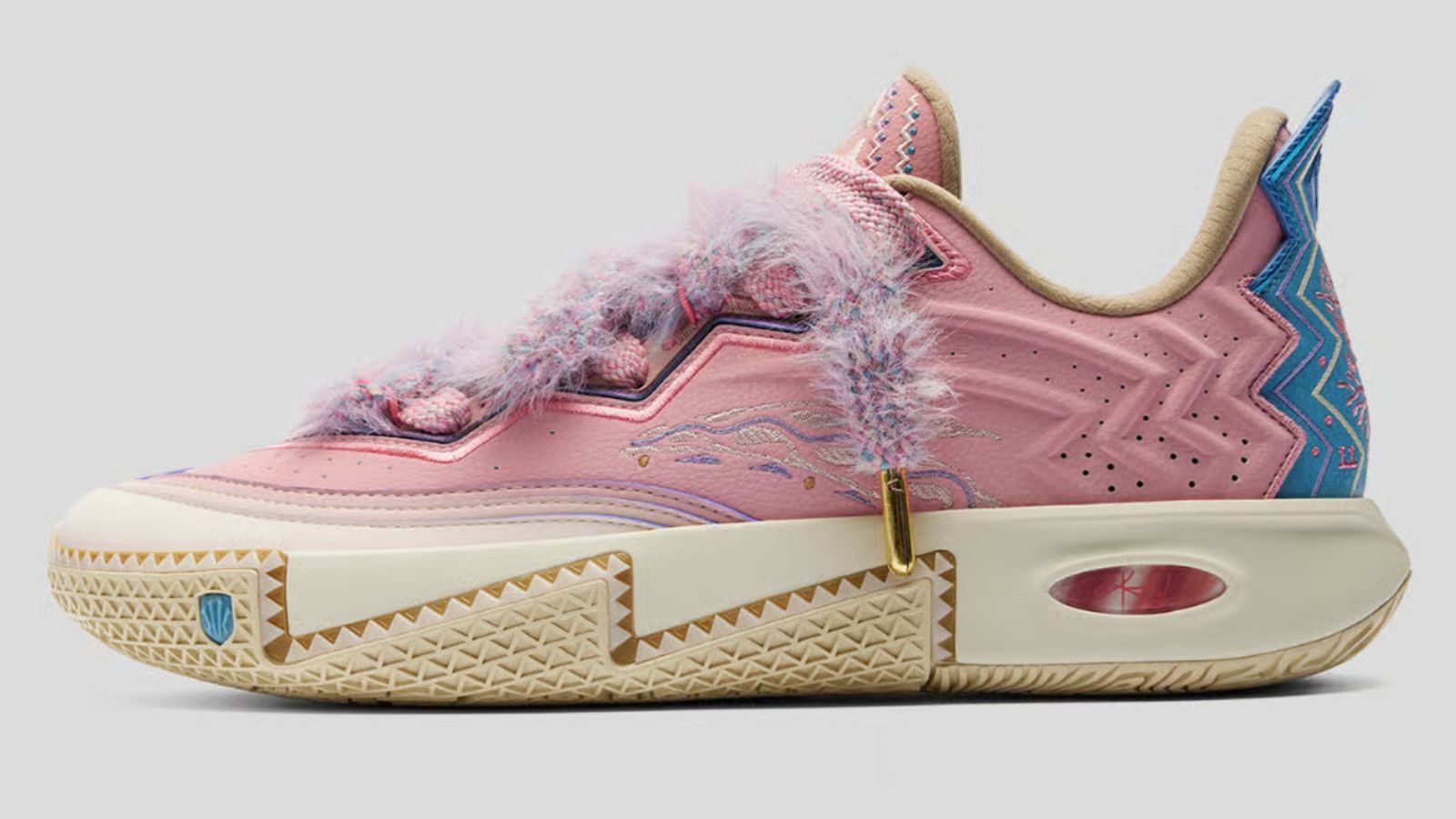 Hinh anh 4: Doi giay ANTA Kai 2 'Azurie' cua Kyrie Irving voi mau xanh ngoc, ton vinh con gai Azurie Elizabeth Irving.