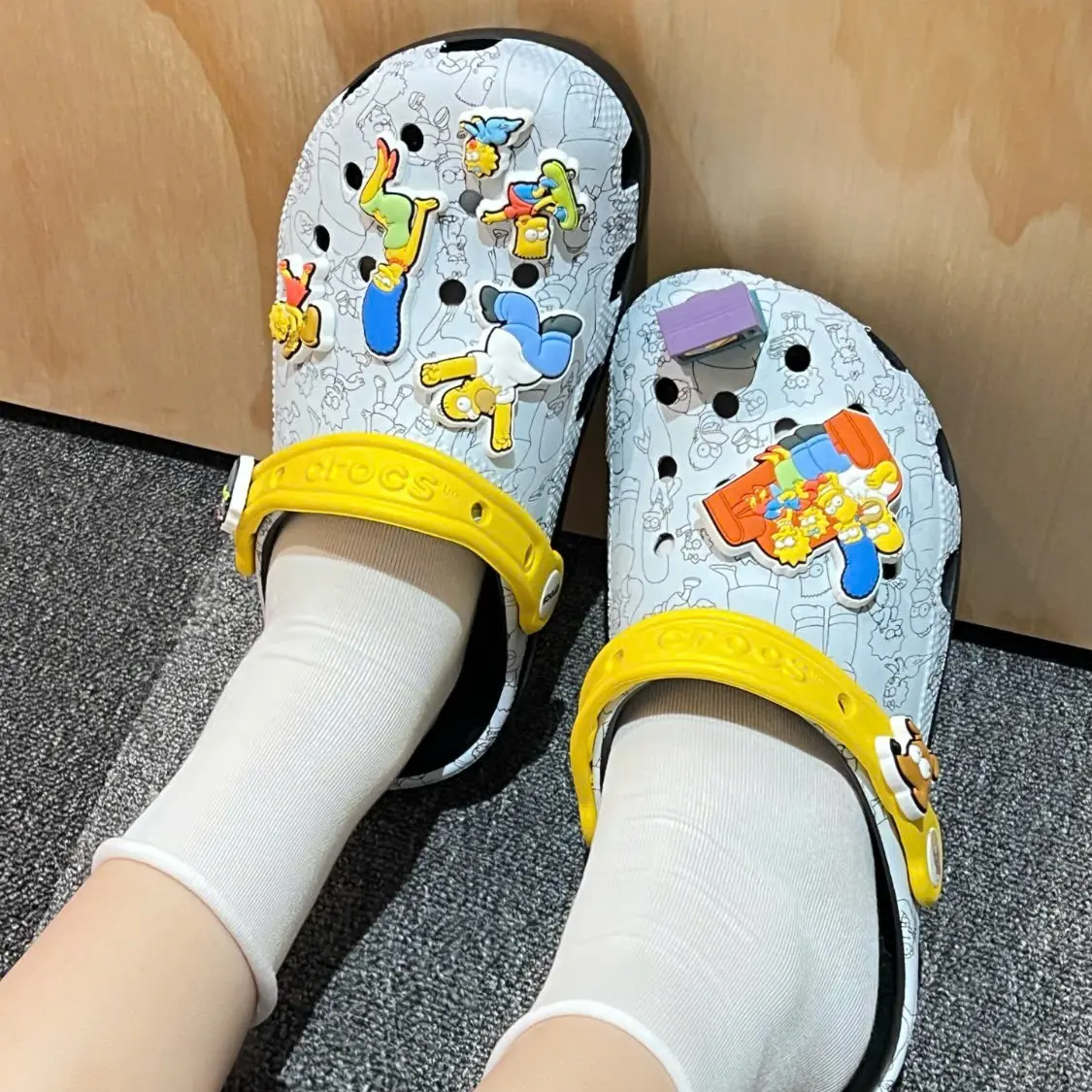 Alternative view of Dép Crocs Classic Clog 'The Simpsons' 211106-90H