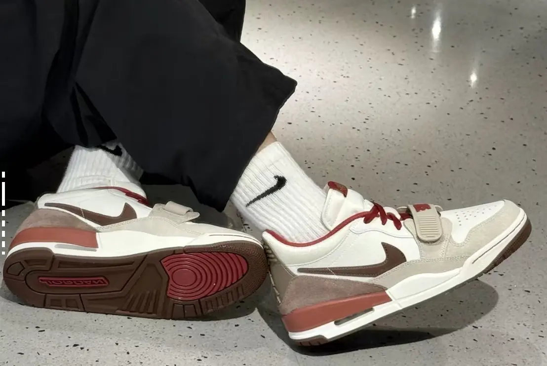 Alternative view of Giày Nike Air Jordan Legacy 312 'Grey' IQ9783-121