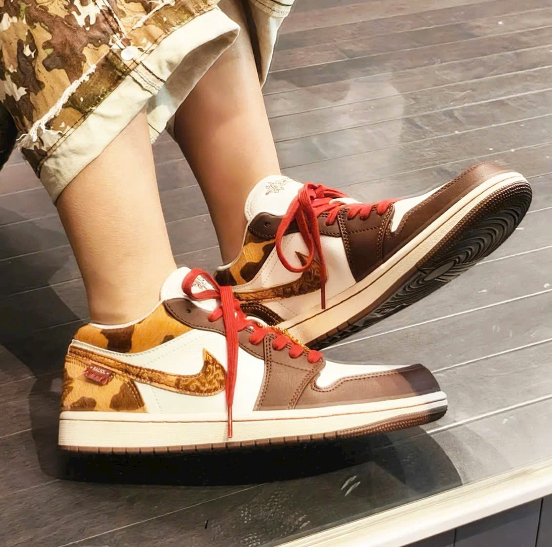 Alternative view of Giày Nike Air Jordan 1 Low SE CNY 'Sail Chocolate' IQ5321-121