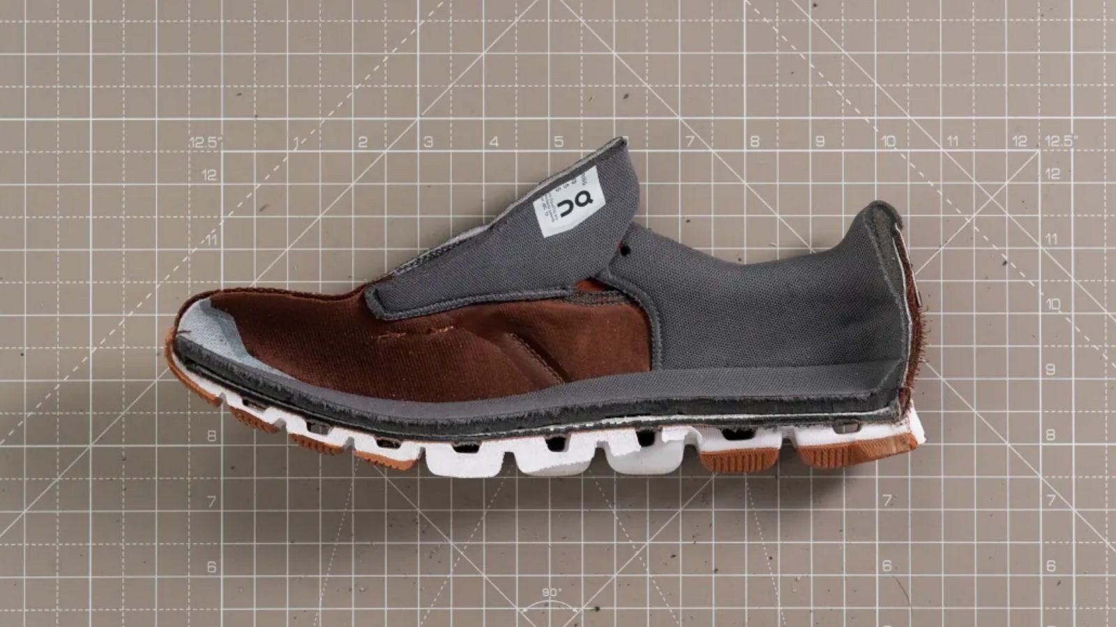 Hinh anh 2: Giay On Cloud thiet ke nhe nhang va thoang khi tu Thuy Si