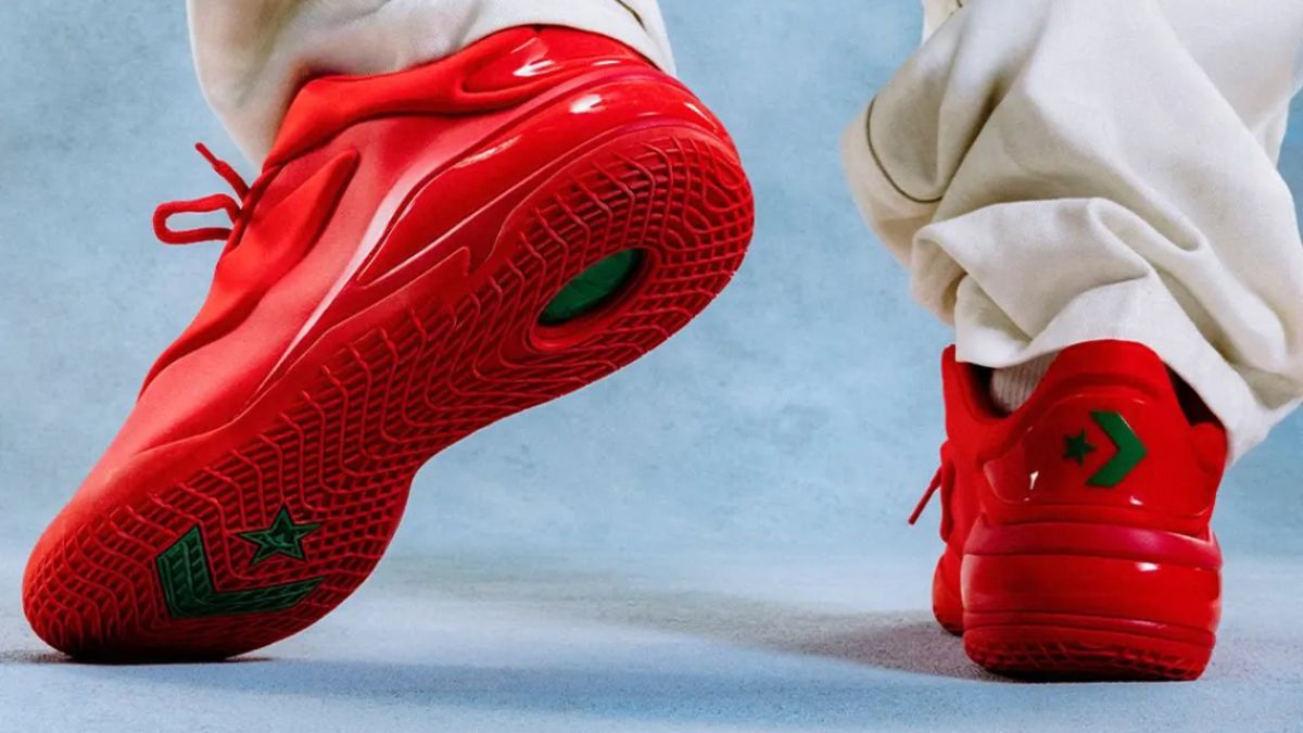 Hinh anh 1: Converse Shai 001 Winter Red voi mau do va xanh la, thiet ke le hoi