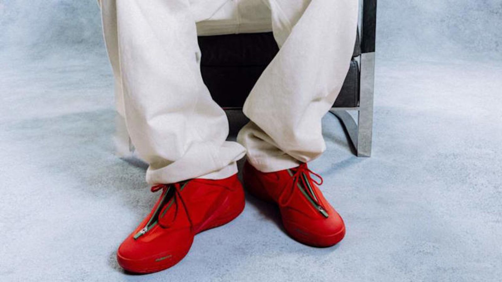 Hinh anh 3: Converse Shai 001 Winter Red voi mau do va xanh la, thiet ke le hoi