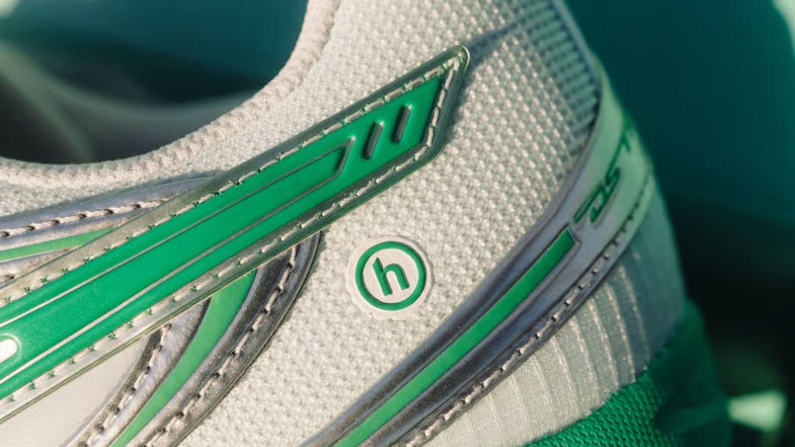 Hinh anh 4: Giay Hidden NY x Asics Gel-DS Trainer 14 “Dawn” voi phoi mau anh kim va xanh bac ha