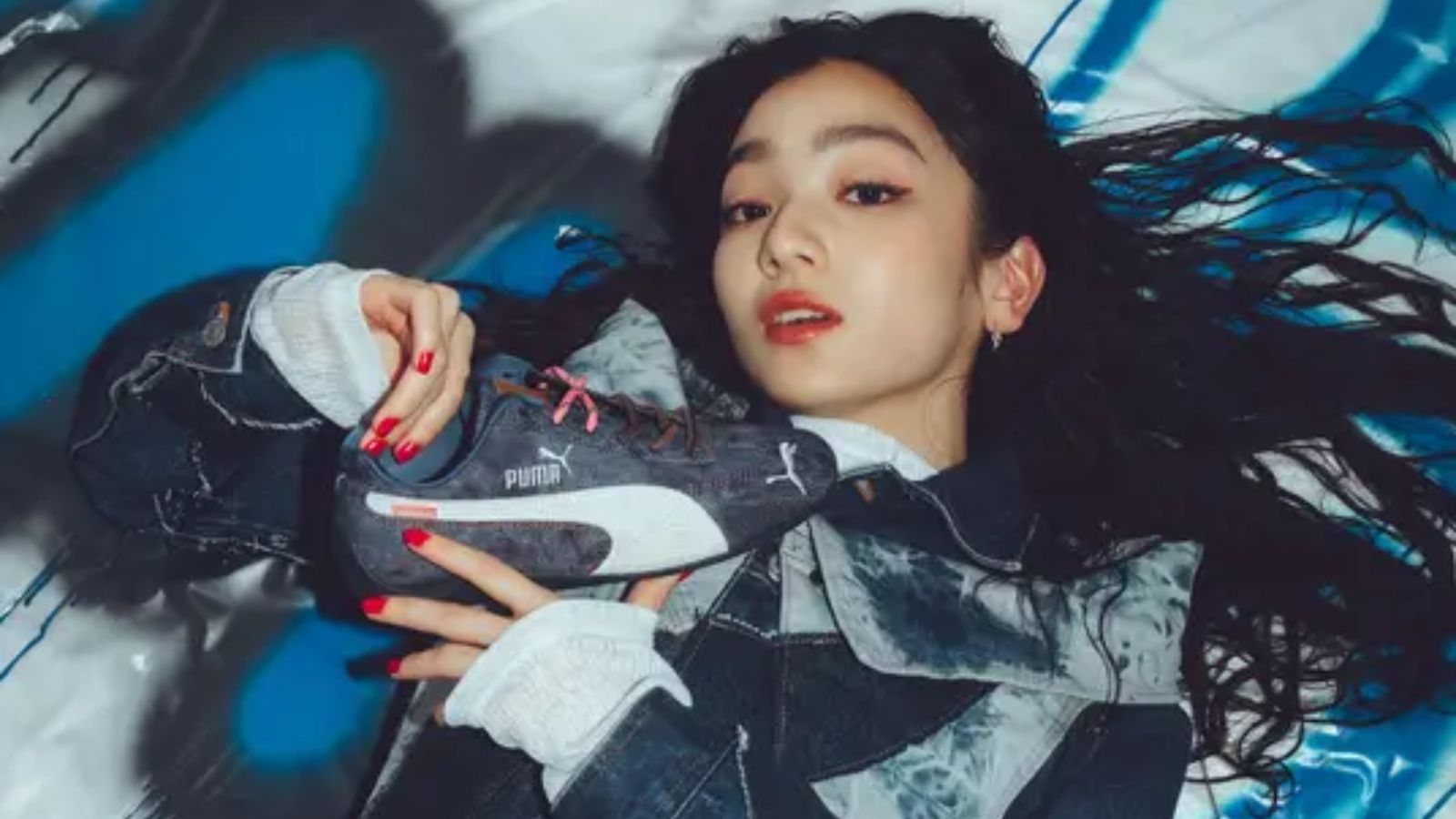 Hinh anh 6: Giay Puma Speedcat Denim Lover, hop tac giua Puma va atmos, ton vinh van hoa denim Nhat Ban.