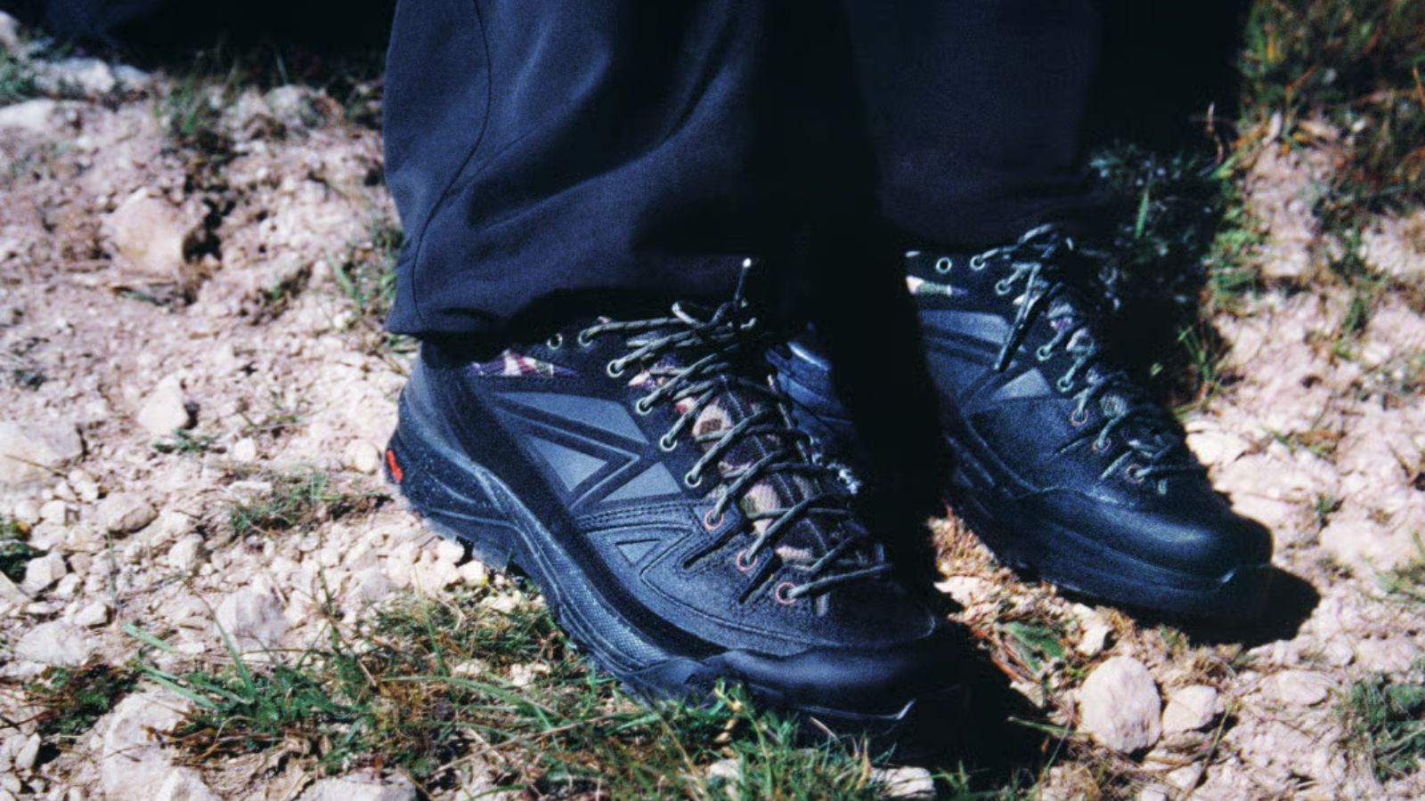 Hinh anh 2: Doi giay Carhartt WIP x Salomon X-ALP voi hoa tiet camo va chat lieu da lon