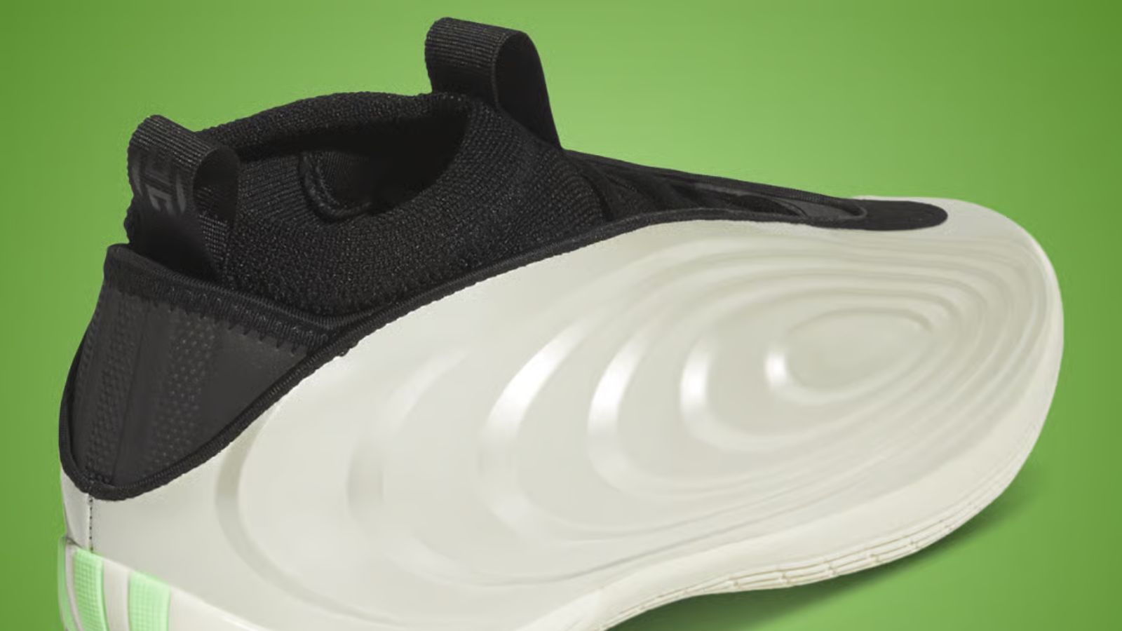 Hinh anh 5: James Harden gioi thieu giay adidas Harden Vol. 10 tren san dau