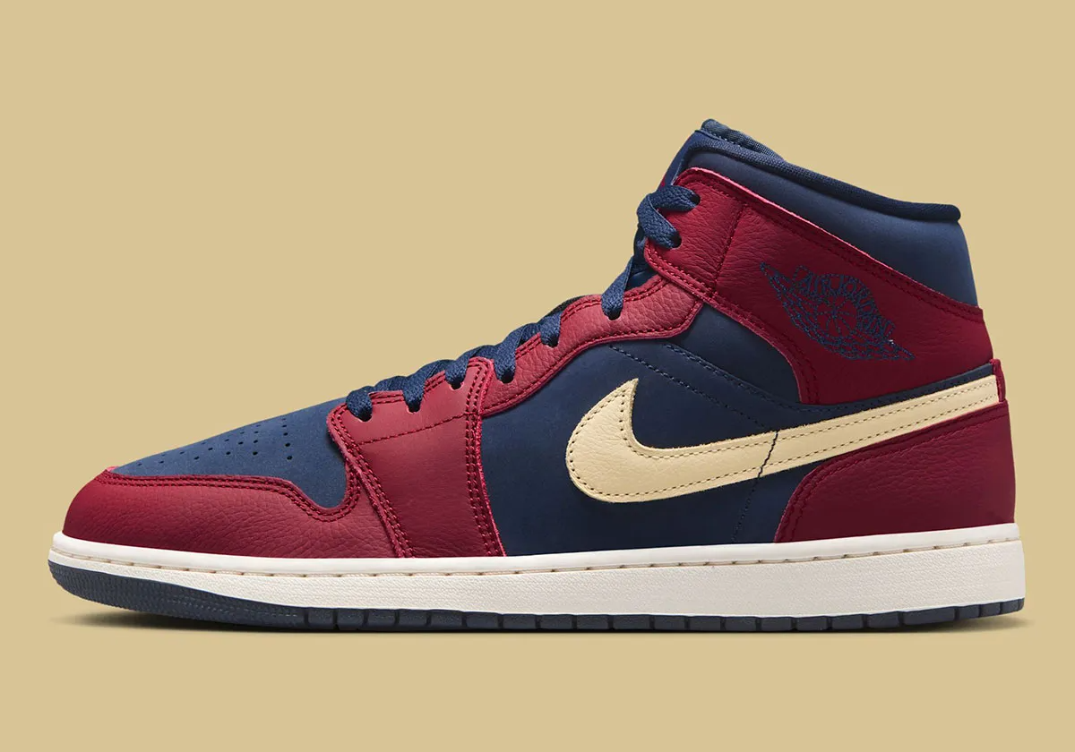 Alternative view of Giày Nike Air Jordan 1 Mid 'Team Red' IO7449-600