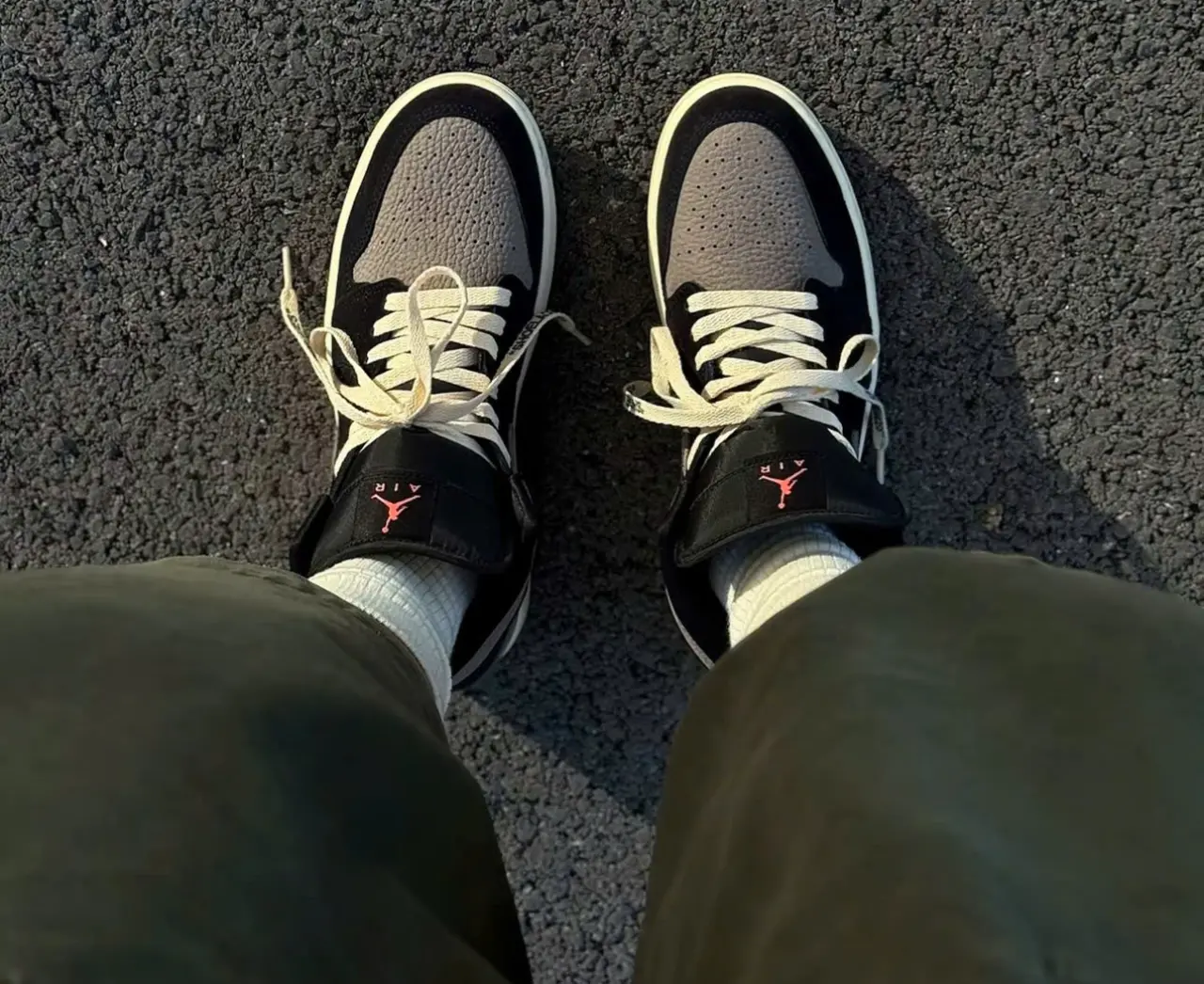 Alternative view of Giày Nike Air Jordan 1 Mid SE 'Olive Grey' IB7110-002