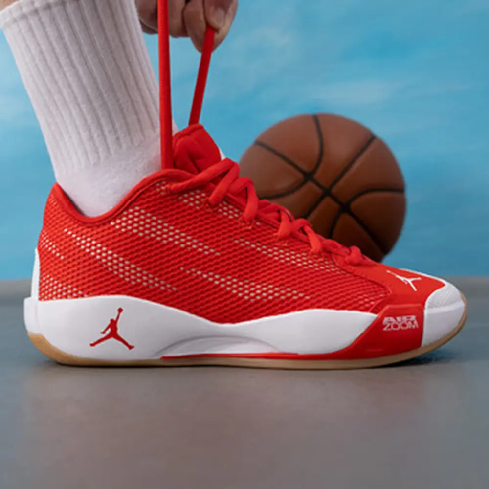 Alternative view of Giày Nike Air Jordan Luka .77 'Chile Red' IF1611-600