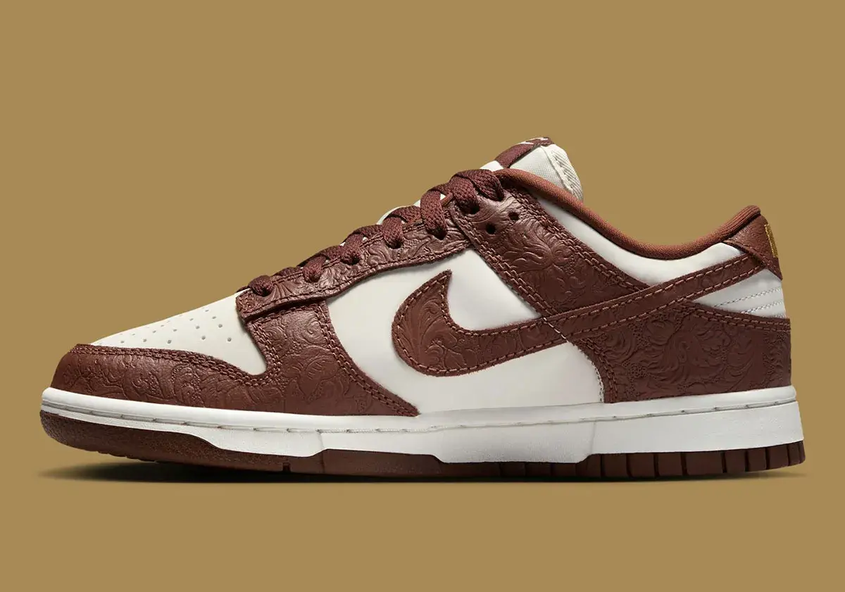 Alternative view of Giày Nike Dunk Low 'Embossed Baroque' IF3944-100