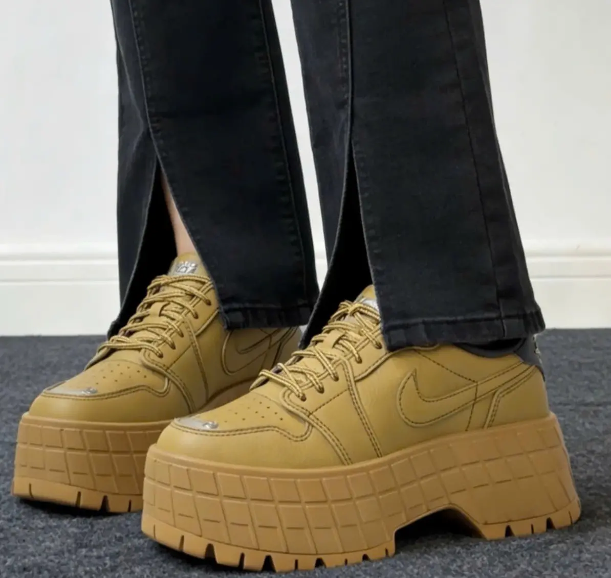 Alternative view of Giày Nike Air Jordan 1 Low Brooklyn ‘Wheat’ HF3184-700