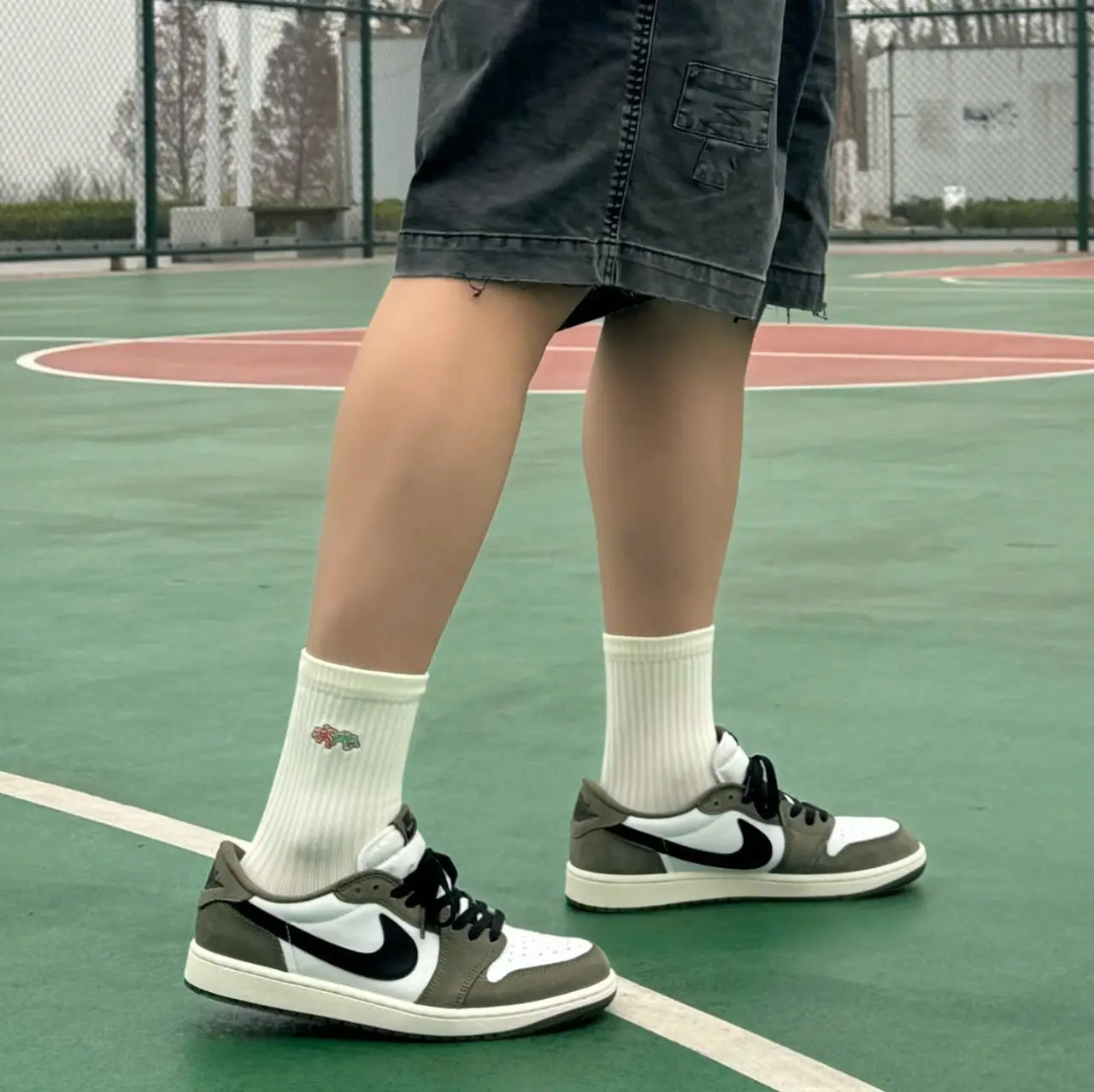 Alternative view of Giày Nike Air Jordan 1 Low OG 'Medium Olive' HQ6998-200