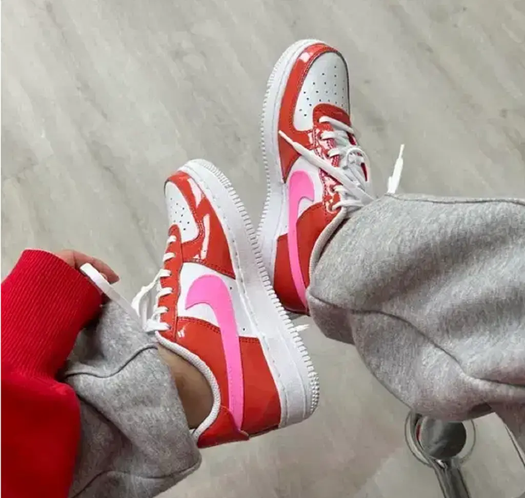 Alternative view of Giày Nike Air Force 1 Low Valentine's Day 'Pink Spell' FD1031-600