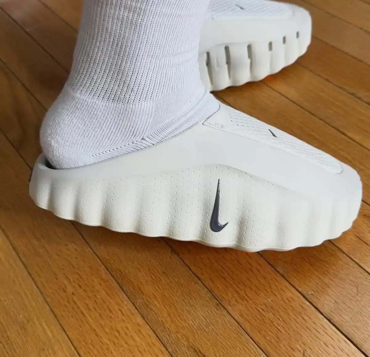 Alternative view of Dép Nike Mind 001 Slide 'Light Bone' HQ4307-002