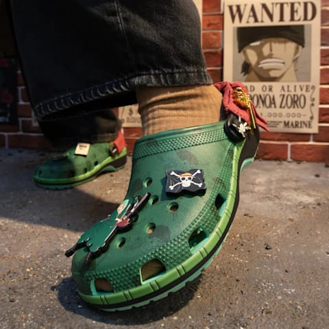 Alternative view of Dép Crocs Classic Clog 'One Piece Roronoa Zoro' 212953-90H