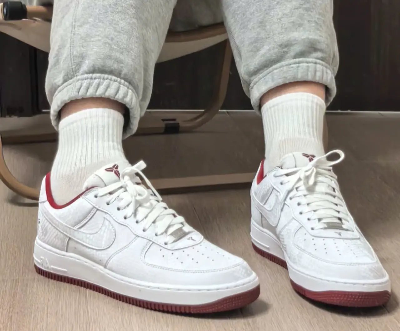 Alternative view of Giày Nike Air Force 1 Low 'Kobe Bryant' IB0018-101