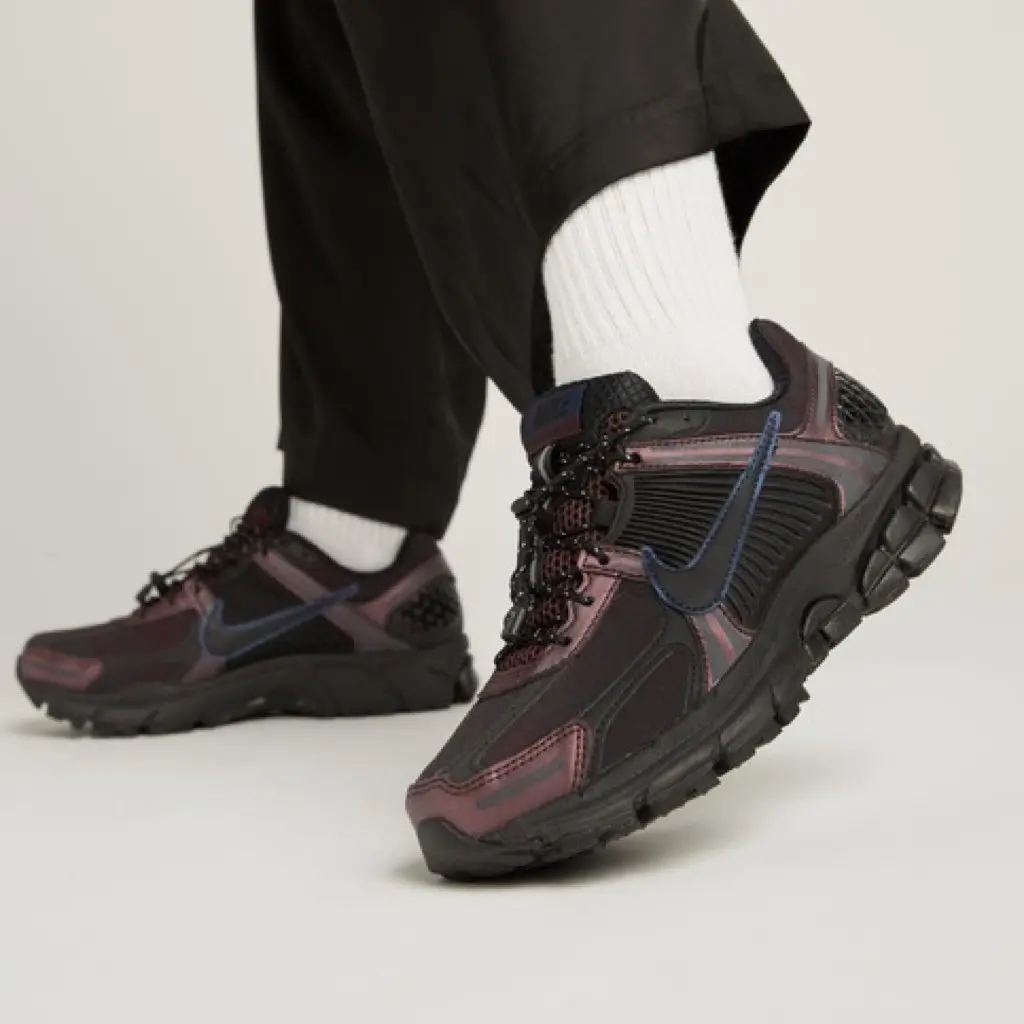 Alternative view of Giày Nike Zoom Vomero 5 'Burgundy Crush' HQ4052-600