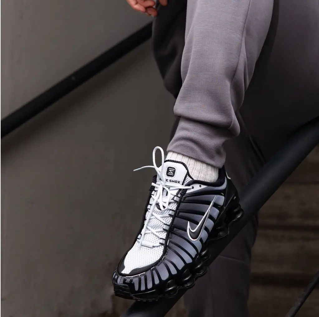 Alternative view of Giày Nike Shox TL 'Black Pure Platinum' AV3595-017