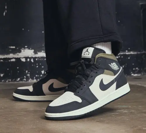 Alternative view of Giày Nike Air Jordan 1 Mid SE 'Medium Olive' HV4091-102