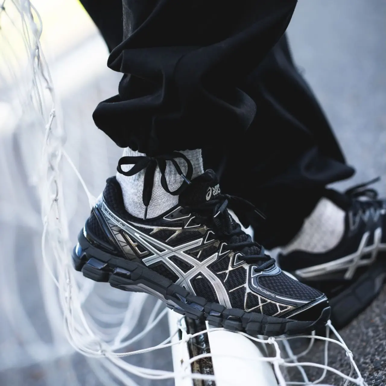 Alternative view of Giày Asics Gel-Kayano 20 'Black Clay Grey' 1203A388-003