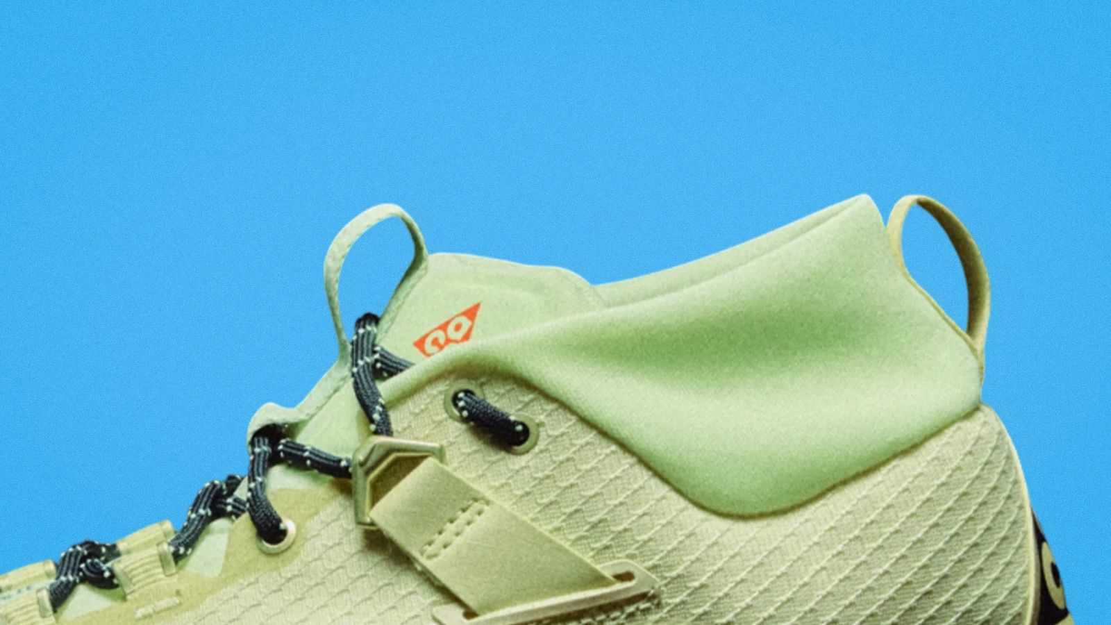 Hinh anh 4: Giay Nike ACG Zegama Hike mau xanh la noi bat cho hiking