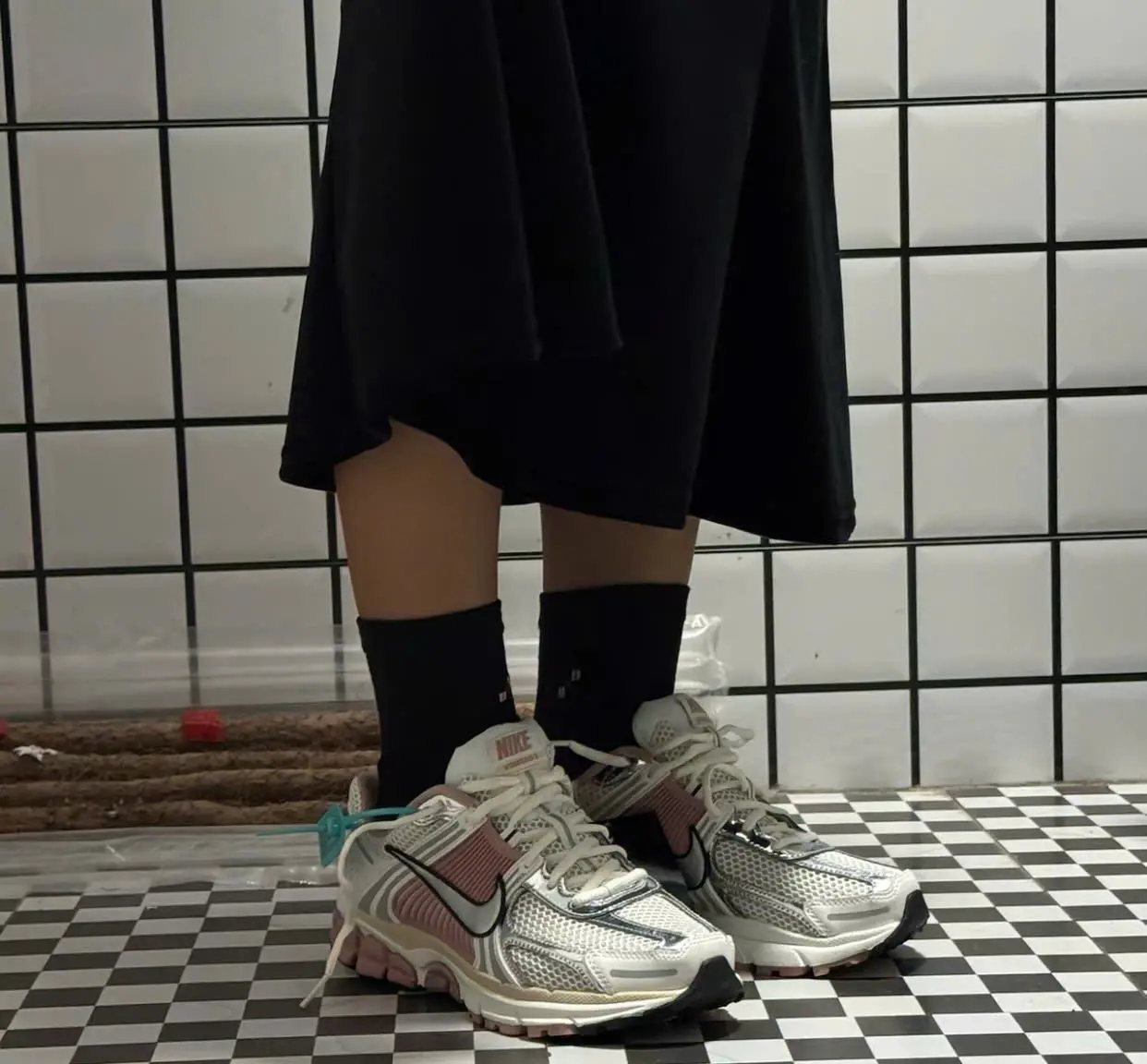 Alternative view of Giày Nike Zoom Vomero 5 'Sail Particle Pink' HF1877-102