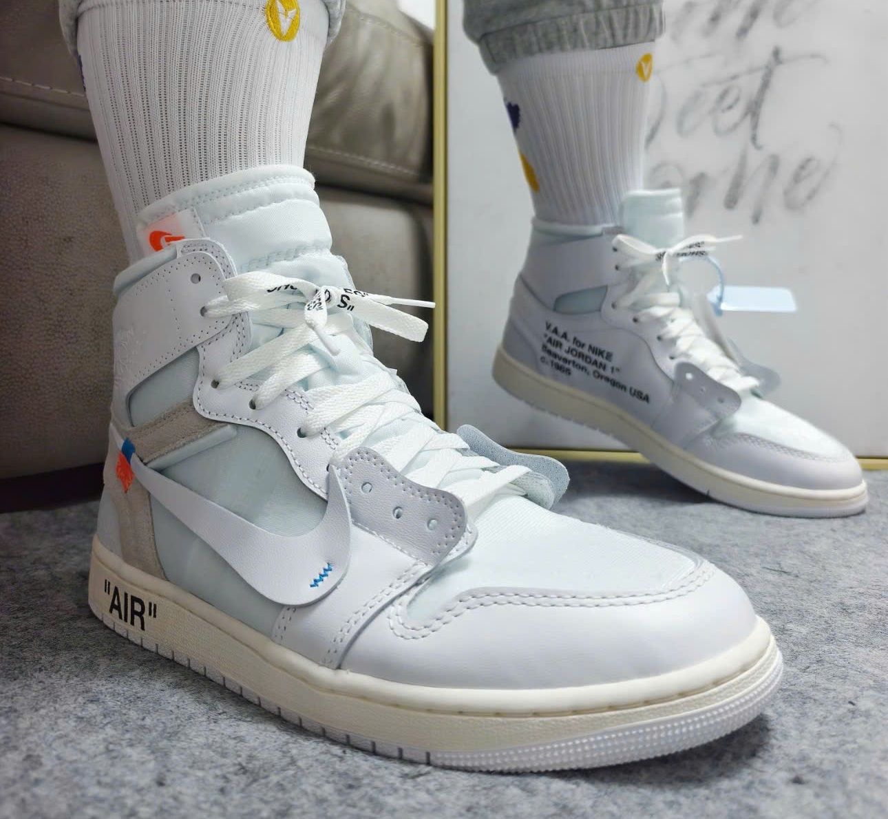 Alternative view of Giày Nike Air Jordan 1 Retro High 'Virgil Abloh' AA3834-100