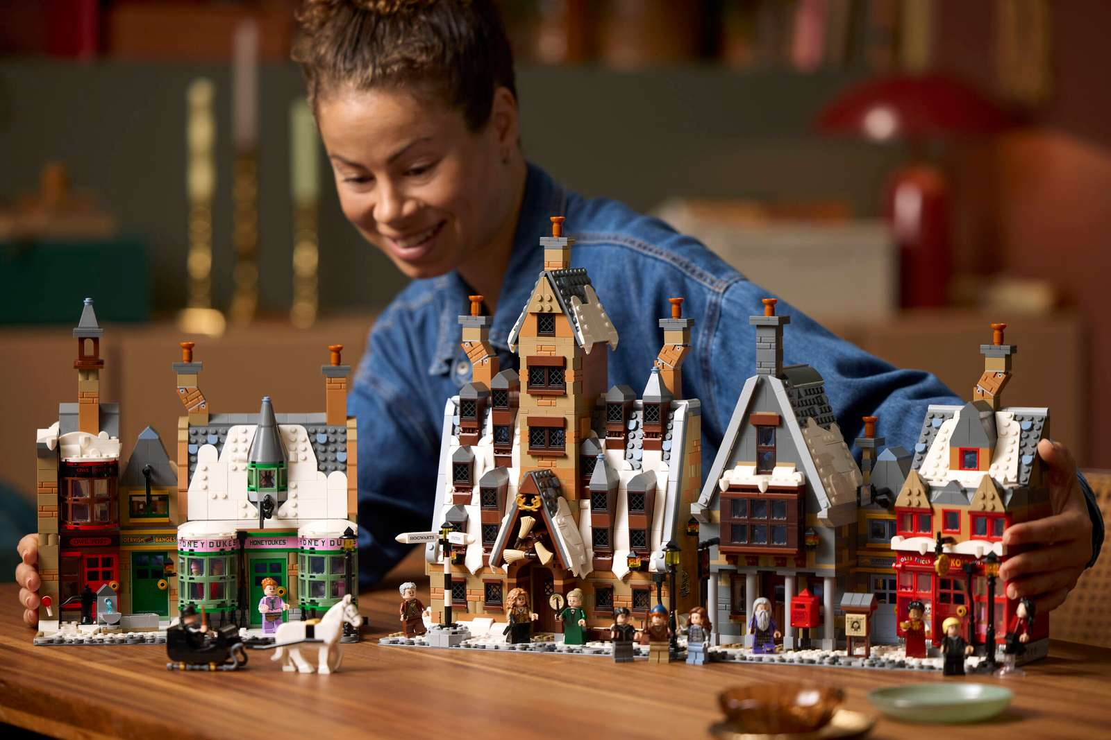 Alternative view of Mô Hình Lego Harry Potter Hogsmeade Village Collectors 76457