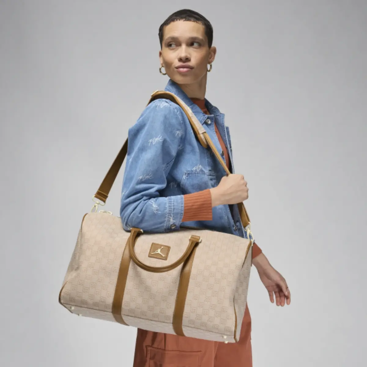 Alternative view of Túi Nike Air Jordan Duffle Bag ‘Beige Cream’ FJ6787-113