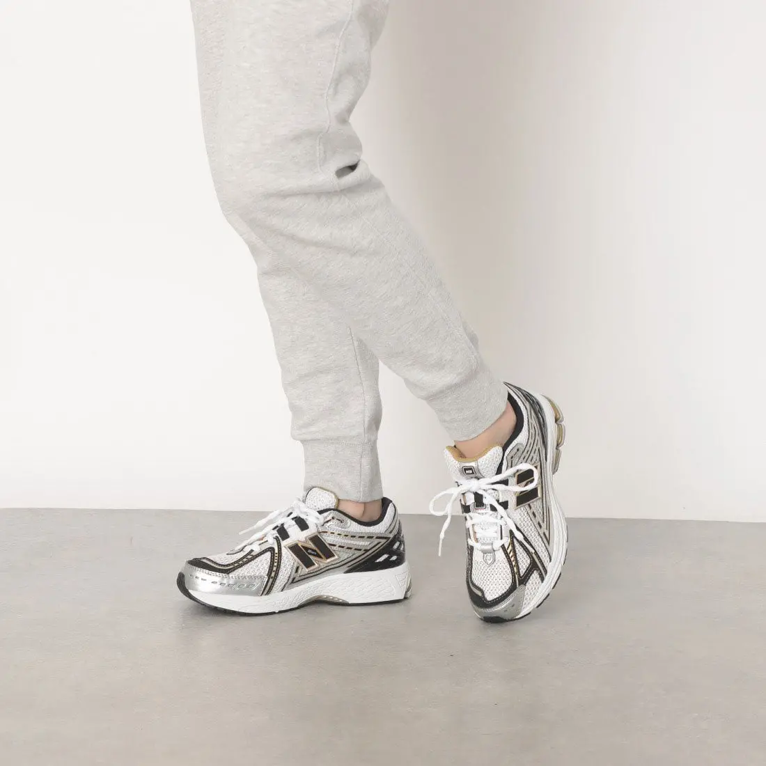 Alternative view of Giày New Balance 1906R 'White Metallic Gold' GC1906RA